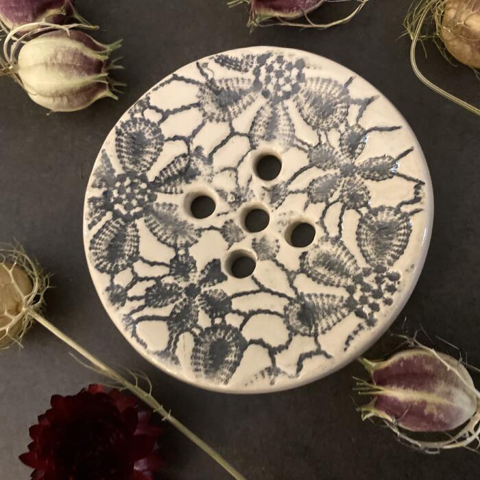 Handmade Embossed Ceramic Soap Dish - Daisy (Circular)